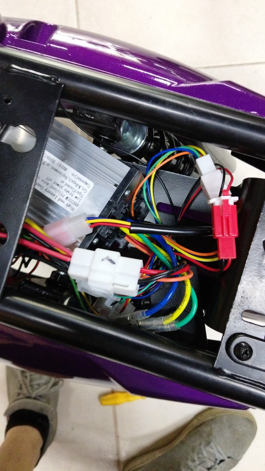Manutenção elétrica na oficina E-Bikesaqua